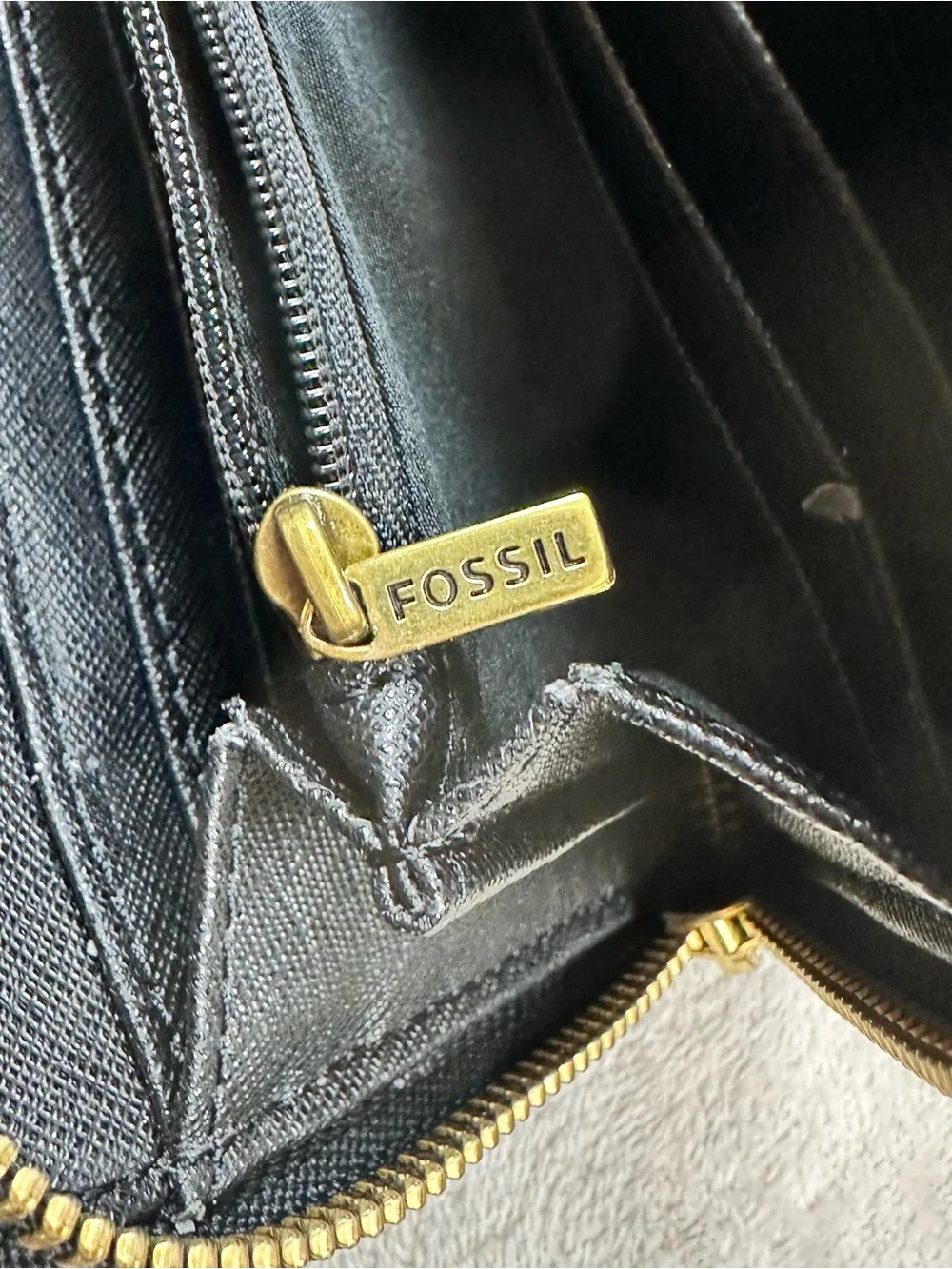 Fossil Black Cowhide Leather Zip Around Wallet Gold Hardware Pebbled Clutch